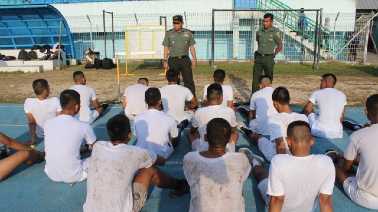 Sebanyak 33 calon prajurit Tamtama Gelombang I Tahun Anggaran 2019, melaksanakan Test Kesegaran Jasmani, yang bertempat di Stadion Depati Amir Pangkalpinang, Bangka Belitung, Selasa (05/03/2019).