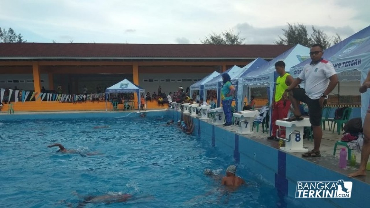 Kolam Renang di Stadion Aquatic Desa Beluluk, Pangkalan Baru yang merupakan venue cabang olahraga renang Porprov Bangka Belitung (babel) ke V di Bangka Tengah.
