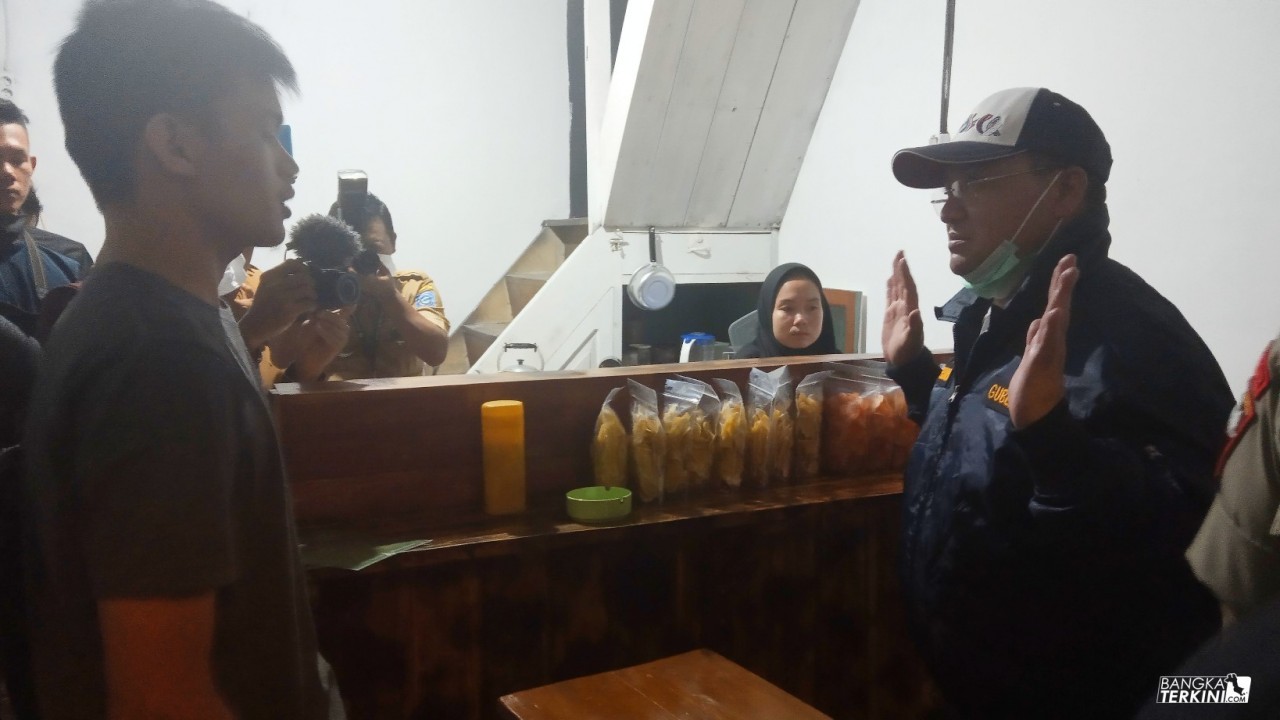 Gubernur Babel Erzaldi Rosman saat berikan imbauan ke Pemilik Cafe di Pangkalpinang, yang nakal dan nekat buka hingga pukul 22.00 Wib. (Doc Bang Kini)
