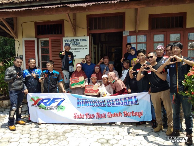 Yamaha Riders Federation Indonesia (YRFI) Bangka Belitung saat melaksanakan Touring Mandiri, Minggu (04/03/2018).