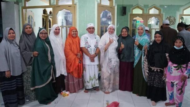 Ulah Wali Kota Molen, Jamaah Dari Salah Satu Masjid Tertua Di Parit Lalang Tertawa Lepas