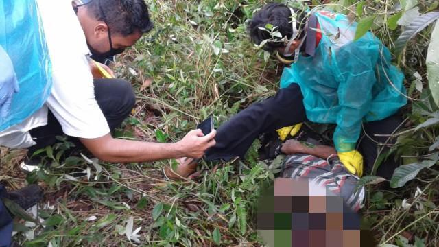 Heboh, Warga Deniang Kecamatan Riau Silip Kabupaten Bangka, setelah ditemukan mayat laki - laki tergeletak dipinggir jalan Desa Deniang, Bedukang, Rabu (06/05/2020).