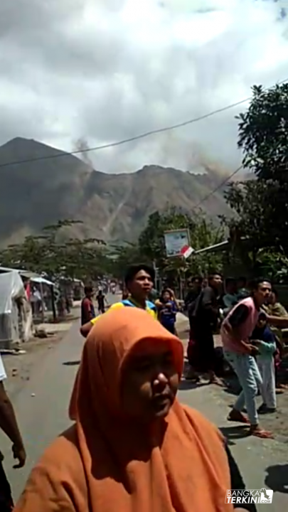 Warga panik saat longsor di Kaki Gunung Rinjani, dan takut terjadi gempa susulan.