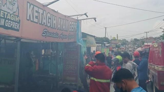 Warung Makan Ketagih Ayam Geprek di Kampung Melayu Bukit Lama Kota Pangkalpinang hangus Terbakar